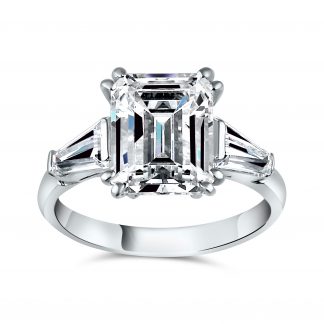 EMERALD  CENTER  WITH BAGUETTE RING
